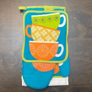 Colorful Teacup Kitchen Oven Mitt Set NWOT